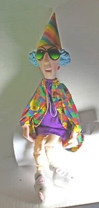 old woman shelf doll with pointed hat and green glasses - Picture 1 of 6
