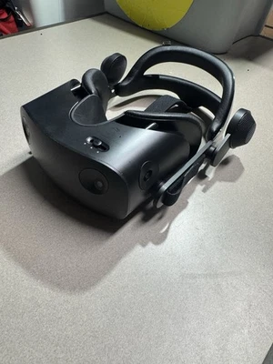 Fone de Ouvido HP Reverb G2 VR Preto com Controles e Cabos - Imagem 1 de 4