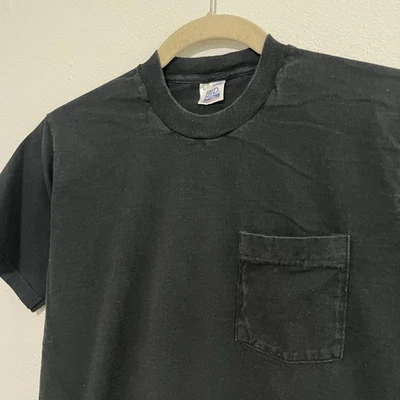 Camiseta De Colección Años 90 BVD Negra Ribete Bolsillo Talla Grande L Camiseta en Blanco Esencial Foto 1 de 4