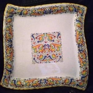 Hermosa placa de cerámica cuadrada Meridiana Ceramiche de 10" con arte central y borde - Imagen 1 de 4