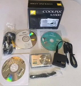 Nikon COOLPIX S3300 16.0 MP Digital Camera Bundle - Picture 1 of 12