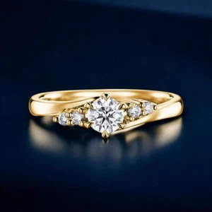 Anillo de compromiso de oro amarillo de 14k de 0,62 quilates de diamantes de corte redondo creado en laboratorio - Imagen 1 de 8