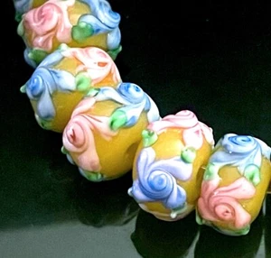 8 Handmade LAMPWORK Glass Rondelle Beads "Primrose Flower" Pink Blue on Yellow  - Picture 1 of 3