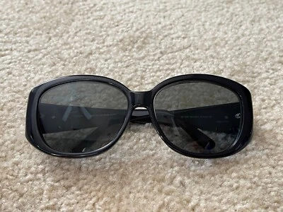 Gafas de sol polarizadas negras con estuche Guess 7284 BKGLD-3 Foto 1 de 4