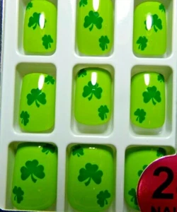 Pretty Secrets Nails  Irish Green Lucky Clover St. Patricks Day glue on Short - Picture 1 of 4