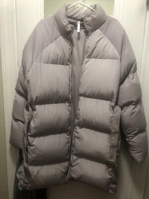 Abrigo Fabletics Storm Puffer Color ASH (Gris Claro) Talla XX Grande Usado Dos Veces Foto 1 de 4