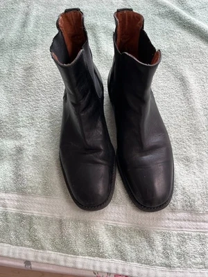 Women's Jcrew  basic  Chelsea black leather ankle  boots, Made in Italy size 6.5 - Image 1 of 4