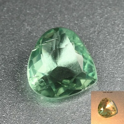 Corte pera 0,51 quilates Topnotch 5,1 x 4 mm verde natural cambiante a alejandrita roja Foto 1 de 4