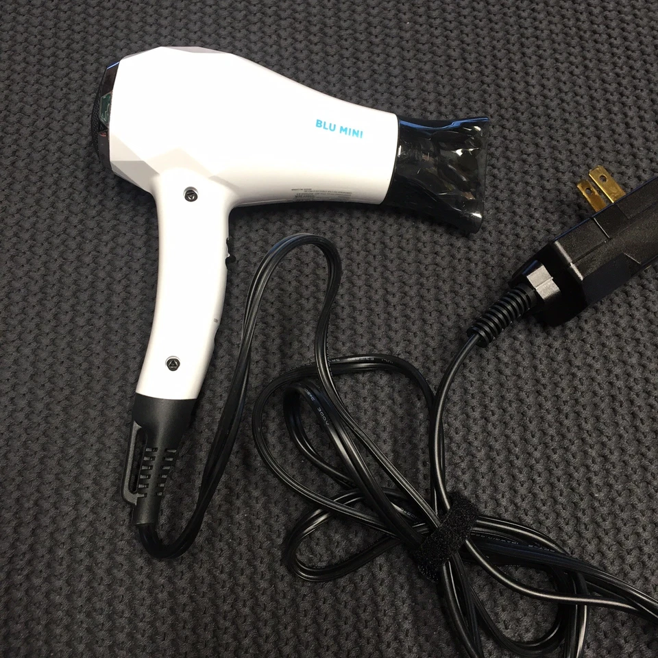 Secador de pelo de viaje Instyler Blu Mini doble voltaje turbo, usado Foto 1 de 4