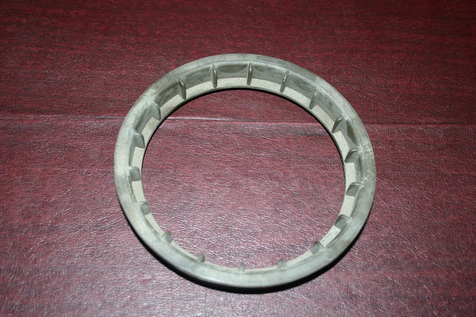 Most 1990 - 2002 Saab 900 9000 9-3 & 9-5 Fuel Pump Threaded Retaining Ring  - Изображение 1 из 1