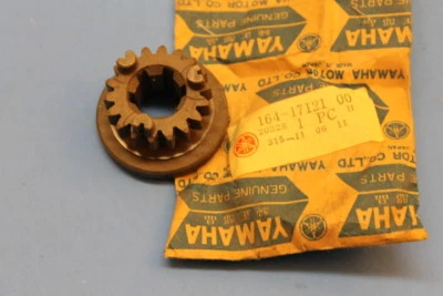NOS Yamaha 2nd Pinion Gear 1967-1968 YL2 1968-1969 YG5 PART# 164-17121-00-00 - Image 1 of 4
