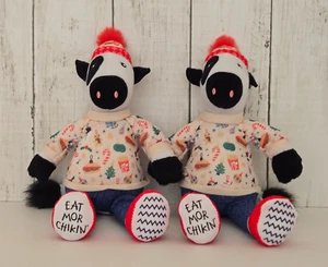 Juego de 2 vacas de peluche Chick-fil-A 10" Navidad 2024 Eat Mor Chikin' - Imagen 1 de 7