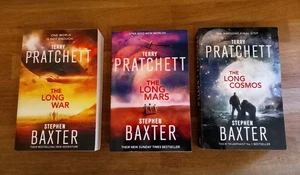 BOOK - Bundle Of X3 Terry Pratchett Stephen Baxter Sci-fi Novels Paperbacks  - Foto 1 di 2