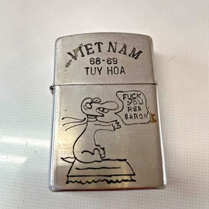 Encendedor original 1968 guerra de Vietnam ZIPPO "Snoopy" Tuy Hoa grabado vintage - Imagen 1 de 4