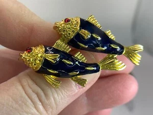 Fish Blue Enamel Red Rhinestones TRIFARI Vintage Gold Brooch M-2701* - Picture 1 of 3
