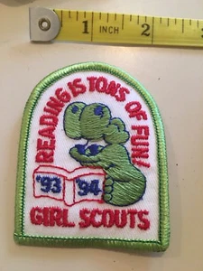 Vintage Girl Scout Patch Reading Is Tons Fun 1993 9094 Hippopotamus - Picture 1 of 2