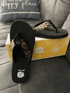 Women’s New In Box Yellow Box Sandals Flip Flops Kinsley Leopard Size 8.5 M - Picture 1 of 5
