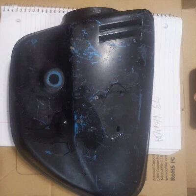 Honda CB350 1973 Super Sport cubierta lateral izquierda. Todas las pestañas son geniales. Necesita pintura  Foto 1 de 4