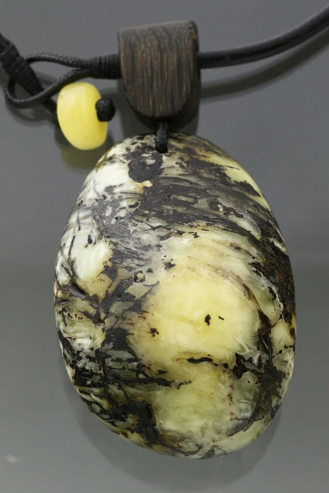 正品 BALTIC AMBER 大量蓝色皮革吊坠 93.2 克 191217-7 — 第 1/4 张图片