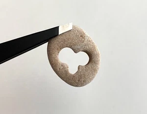 Natürlicher löchriger Strand Felsen Hag Stein Adder Fee Perle mystische Magie Brandung getrommelt #R - Bild 1 von 14