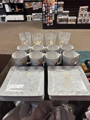 Juego de comedor fino Disney 8 platos 8 tazas 4 vasos  Foto 1 de 4