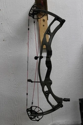 Hoyt RX9 Ultra - 70# - Derecha - 28" - Wilderness - Cuerdas rojas Foto 1 de 4