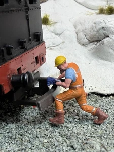 Modelleisenbahn Figur Mechaniker mit Werkzeug HO OO 3D SCALE gedruckt handbemalt - Bild 1 von 9