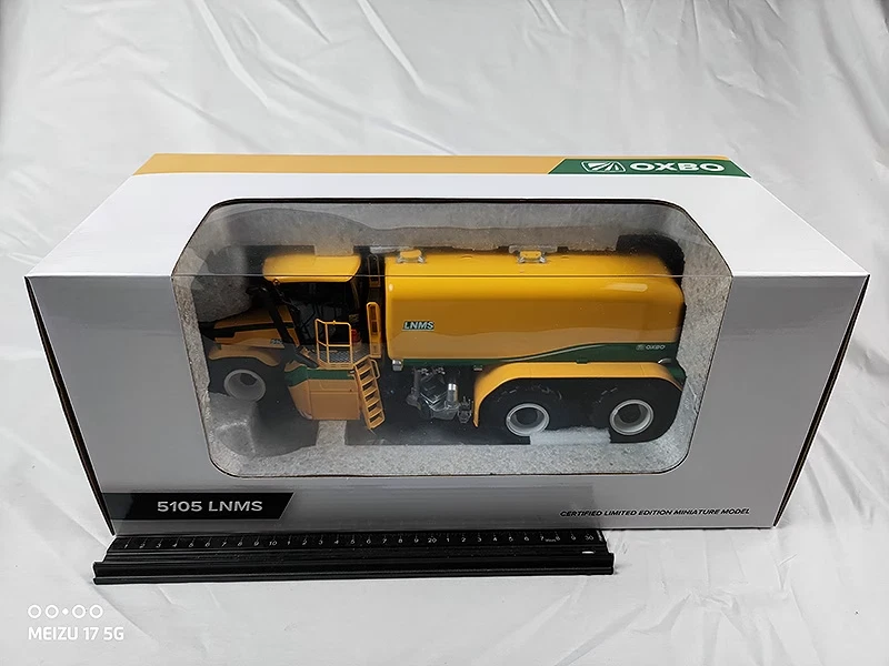 TEKNOPloeger Oxbo  AT5150 LNMS  Slurry Tanker  NEW IN BOX    1:32 - Image 1 of 4