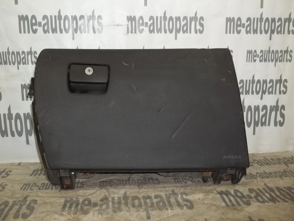 Cadillac ATS 2013-2018 sedán fabricante de equipos originales guantera puerta compartimento de almacenamiento Foto 1 de 4