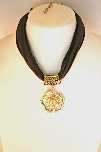 VETEMENTS Collana con ciondolo ciondolo in velluto marrone oro e rosa 16" +3