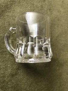 Taza de Colección Transparente Federal Miniatura 1 oz Cerveza Piedra Licor Vaso Pequeña con Manija - Imagen 1 de 2