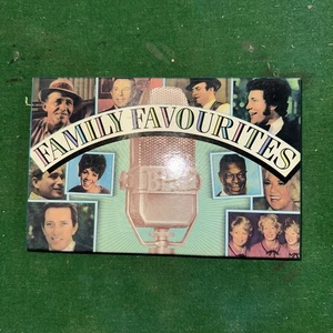 Family Favourites Readers Digest Box Set -x4 Audio Cassettes 1985 near mint - Picture 1 of 3