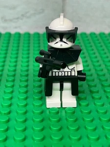 LEGO Star Wars Clone Trooper Phase 1 Minifigure Kama Viser Pauldron Blaster 8014 - Picture 1 of 1