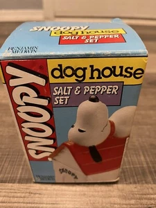 Snoopy Doghouse Peanuts Salt & Pepper Shakers Set Collectible 1994 W/ BOX - Picture 1 of 9