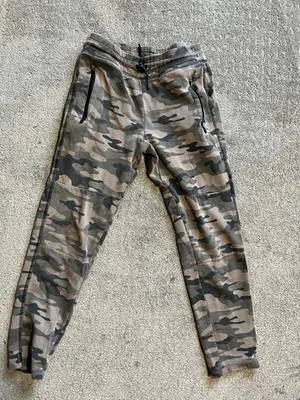 Pantalones camuflados con cordón GapFit para niños jóvenes XL (12) bolsillos usados en excelente estado Foto 1 de 4