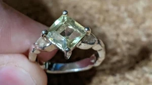 GREEN DIAMOND SHAPED GEMSTONE SU 925 RING SIZE 7 / WRONGWAY052 - Picture 1 of 10