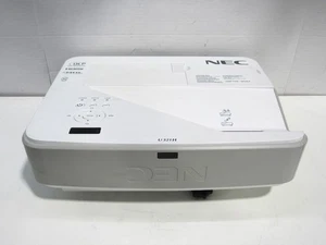 NEC NP-U321H DLP HD Ultra Short Throw Projector 3200 Lumens 37 Lamp Hours Tested - Afbeelding 1 van 11