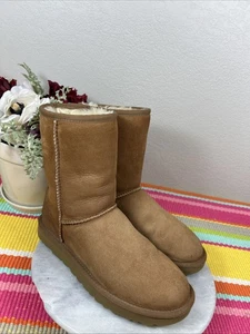 UGG Classic Short #1016223 Chestnut Suede Sheepskin Boots Damen EU 39 US 8 M - Bild 1 von 15