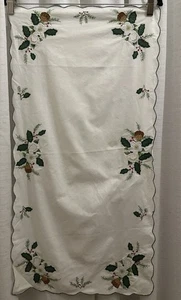 Christmas Table Runner - Picture 1 of 8