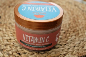 TREE HUT VITAMIN C GESCHLAGENE SHEA-KÖRPERBUTTER OFFENBART STRAHLEND AUSSEHENDE HAUT - Bild 1 von 2