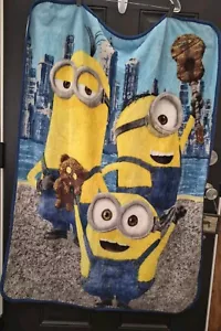 Manta Minion pequeña suave usada con mucha vida todavía en ella 34x37 - Imagen 1 de 6