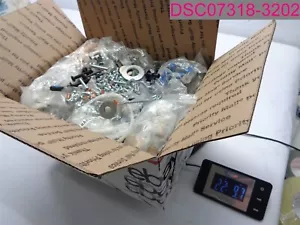 22 libbre: LOTTO MISTO DI BULLONI VITI DADI RONDELLE E CHIODI, altri elementi di fissaggio - Foto 1 di 10