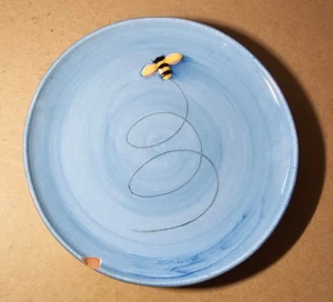 Pottery Barn Bee Blue Plate 8 1/4" Microwave Dishwasher Safe 3D Honey Bee READ - Picture 1 of 4