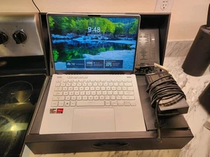 ASUS ROG Zephyrus G14 1TB SSD, AMD Ryzen 9 6000 Series, 24GB DDR5 RX 6700S 120Hz - Imagen 1 de 11