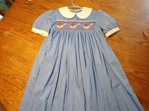 Girls Smocked Dress with bear riding a goose size 8 - Picture 1 of 3