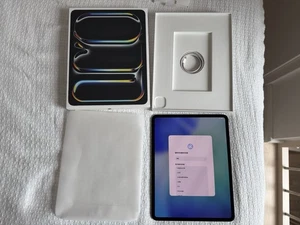 Apple iPad Pro 13'' / 2024 / 256GB / Wi-Fi + Cellular / 5G / Space Schwarz - Bild 1 von 3