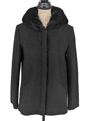 Jaqueta de lã LAUNDRY PEQUENA l textura preta capuz de pele de fada escura textura - Imagem 1 de 4