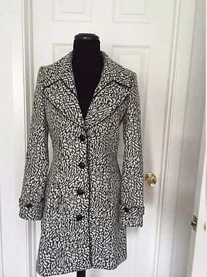 Abrigo GUESS by Marciano Jacquard Gris/Blanco TALLA M Foto 1 de 4