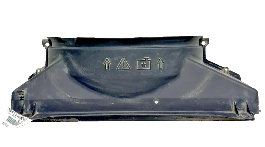 1999-04 GMC Sierra 1500 Upper Fan Shroud Piece 4.8L A/C 15088327 - Image 1 of 4