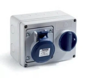 Famatel 16A 3 Pin 240V IP44 Horizontal Switched Interlocked Socket - 3214B6 - Picture 1 of 4